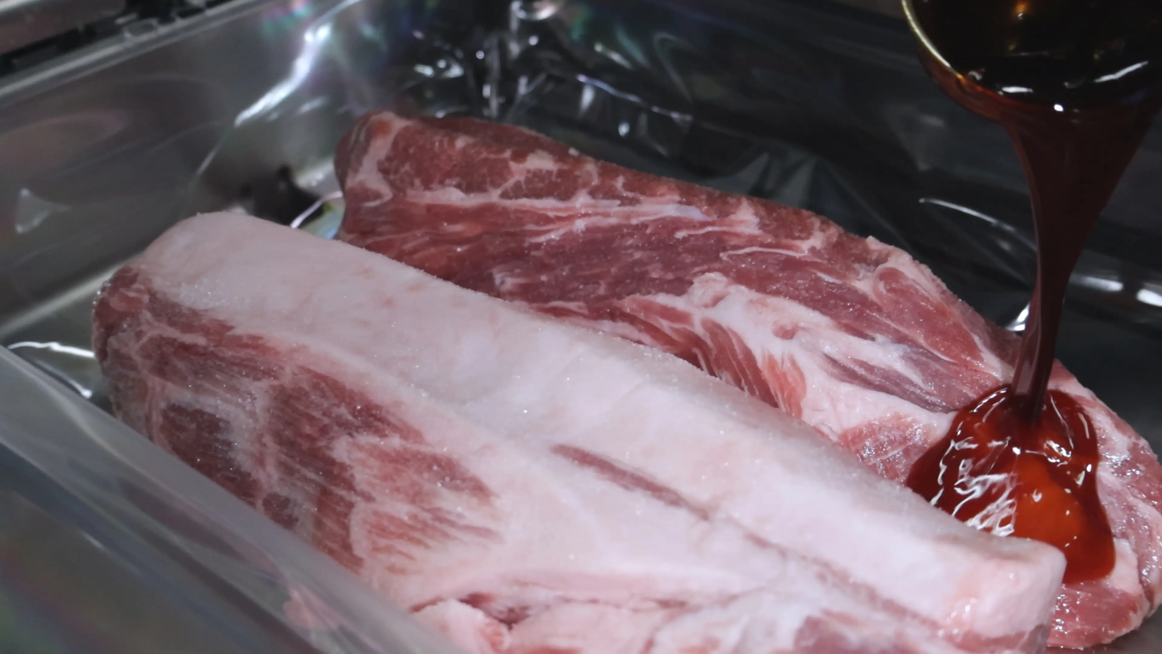 Viande marinée sur mesure pour restaurant - côtelettes porc et poulet mariné prêts à cuisiner